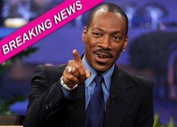 //eddie murphy oscars host resigns