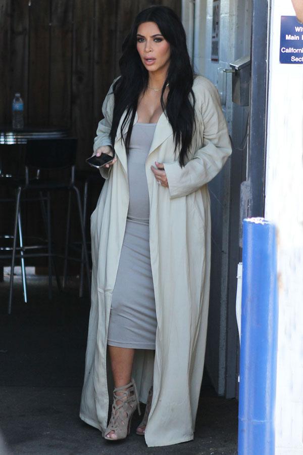 kim kardashian pregnant bump changing