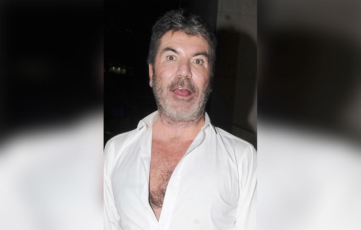 //Simon Cowell drinking after hospital