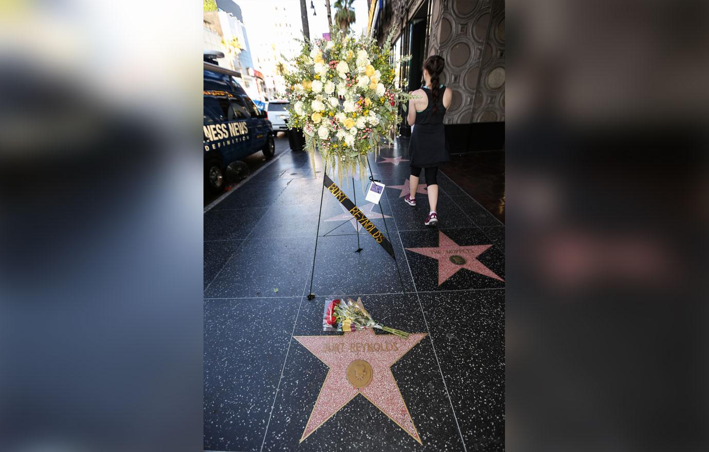 Burt Reynolds Hollywood Star Flowers Death