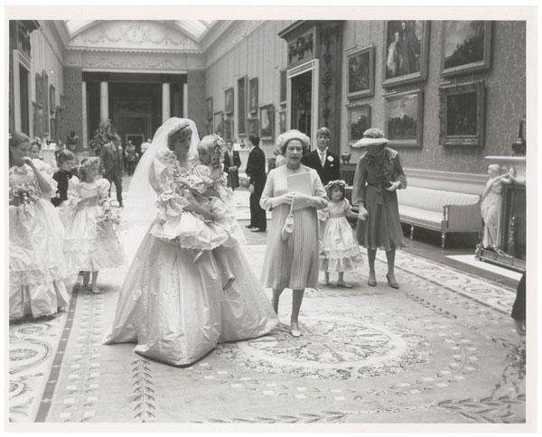 //never before seen photos princess diana wedding prince charles