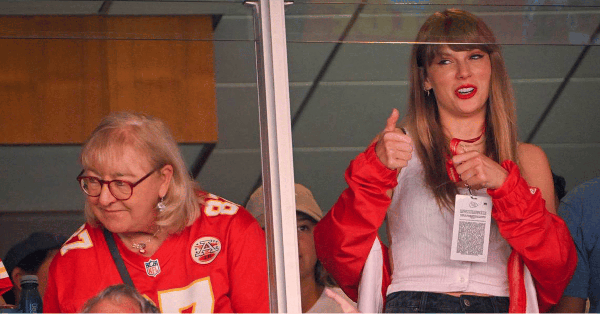 taylor swift travis kelce pda