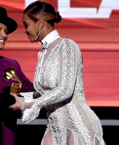 Beyonce Suffers Embarrassing Wardrobe Malfunction ON STAGE At Grammy Awards