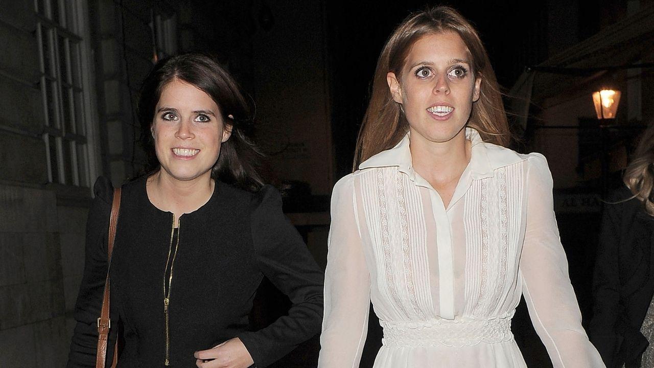 Photo of Princesses Beatrice and Eugenie
