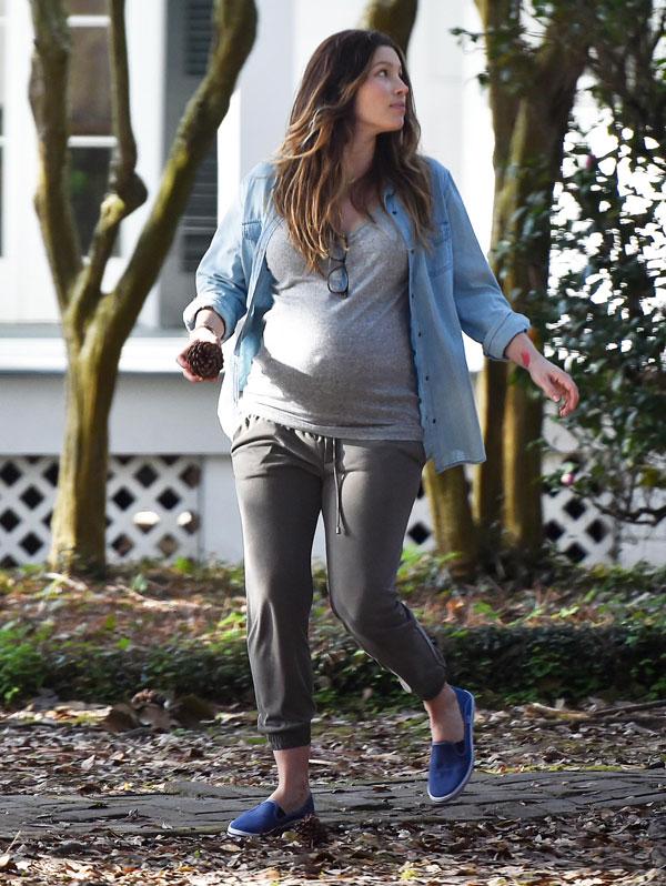 Pregnant Jessica Biel Returns To Work