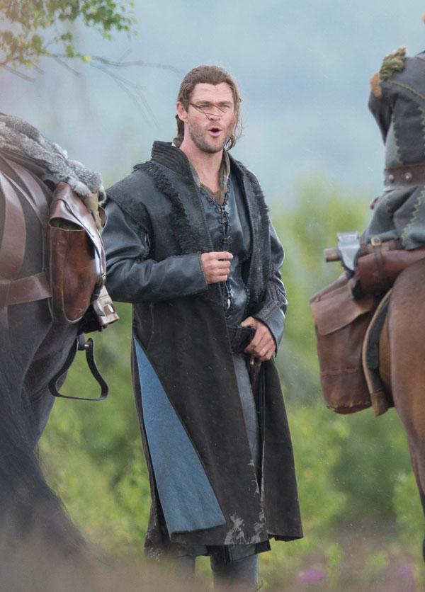 Chris Hemsworth The Huntsman Horseback Riding