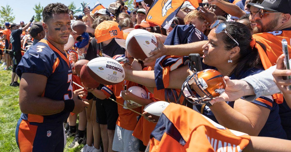 Ciara's Orange Suit – Supports Russell Wilson At Denver Broncos Photos –  Hollywood Life