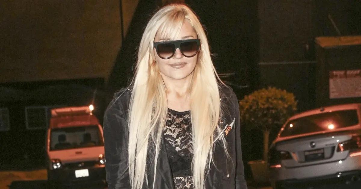 amanda bynes breaks cover after release from mental health facility