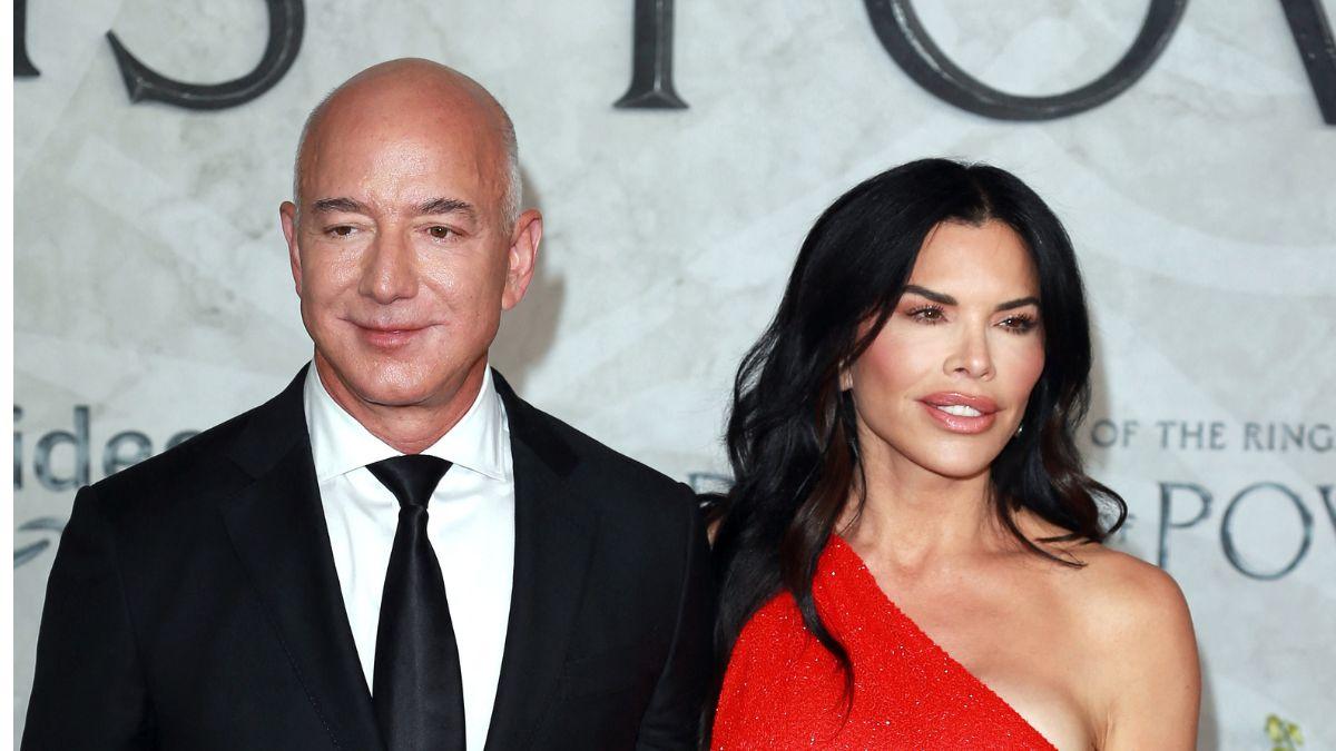 Photo of Jeff Bezos and Lauren Sánchez