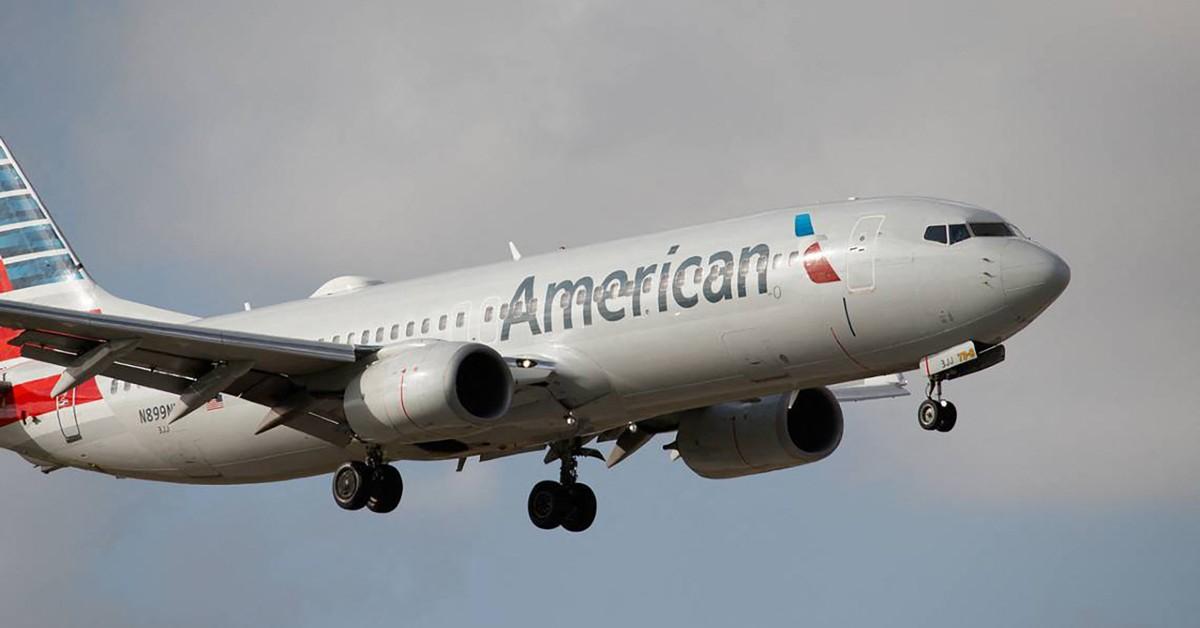 american airlines flight turns around farts pp