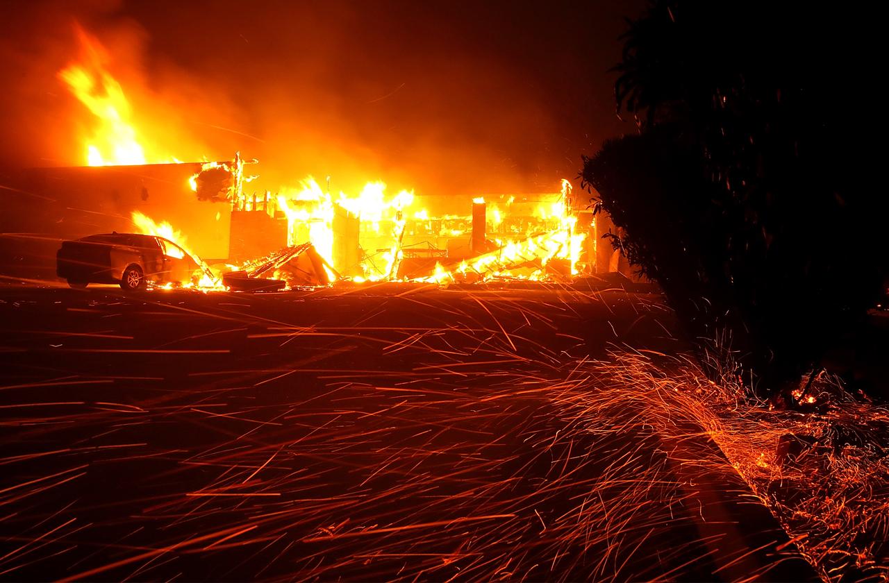 california wildfire devastation celebrity homes evacuation danger