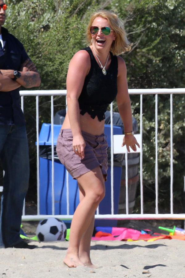 Britney Spears Faking Ankle Injury