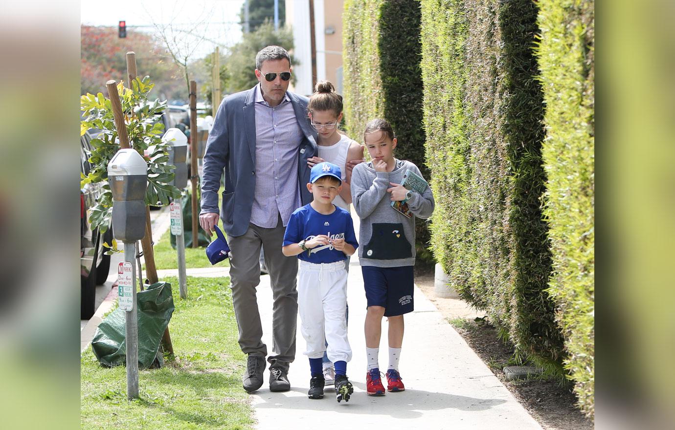 Jennifer Garner Gets Mani As Ben Affleck Takes Kids