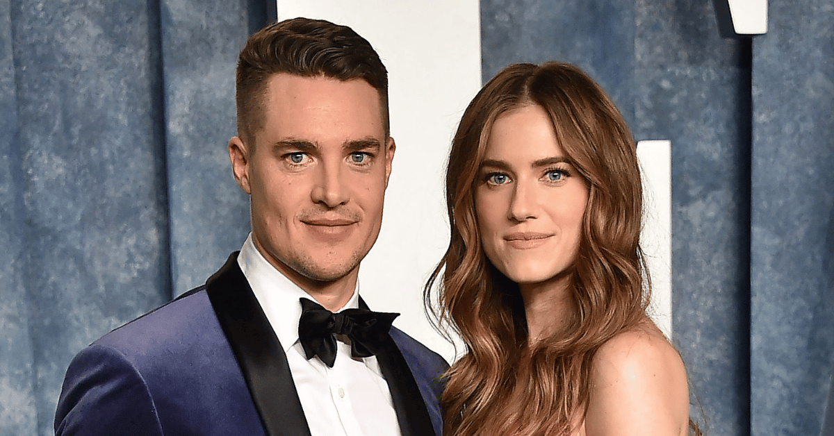 allison williams secretly ties the knot with alexander dreymon