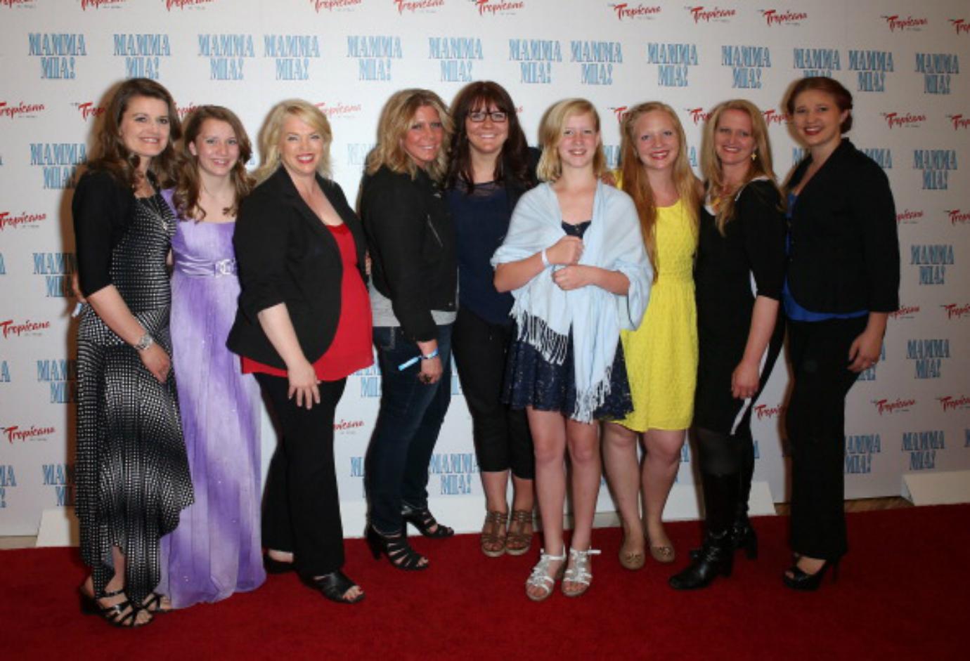 The cast of 'Sister Wives' poses on the red carpet.