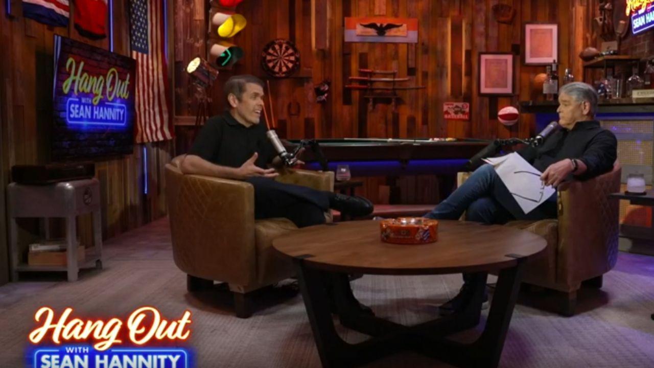 A photo of Perez Hilton and Sean Hannity.