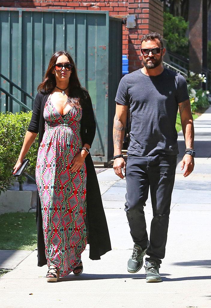 //Megan Fox Brian Austin Green Pregnant Divorce First Sighting