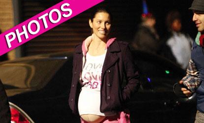 //jessica biel fake baby bump fame