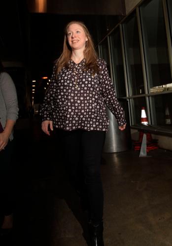 Makeup-Free Chelsea Clinton Spotted Looking Very Pregnant In L.A.