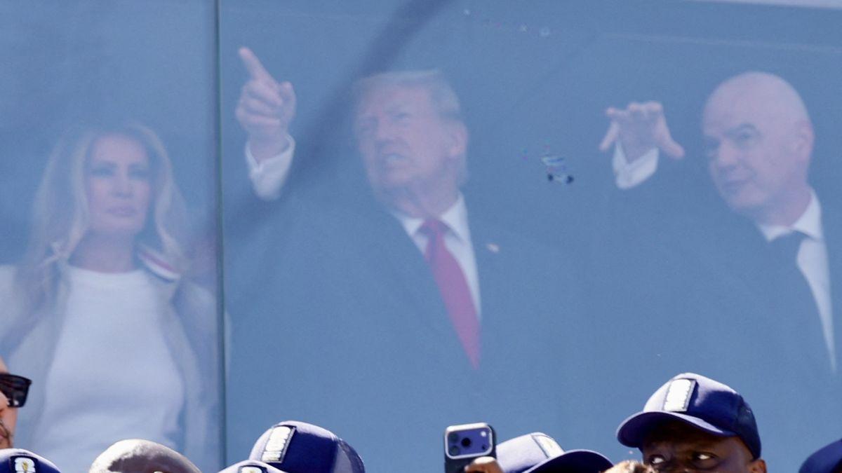 picture of Donald Trump, Gianni Infantino and Melania Trump