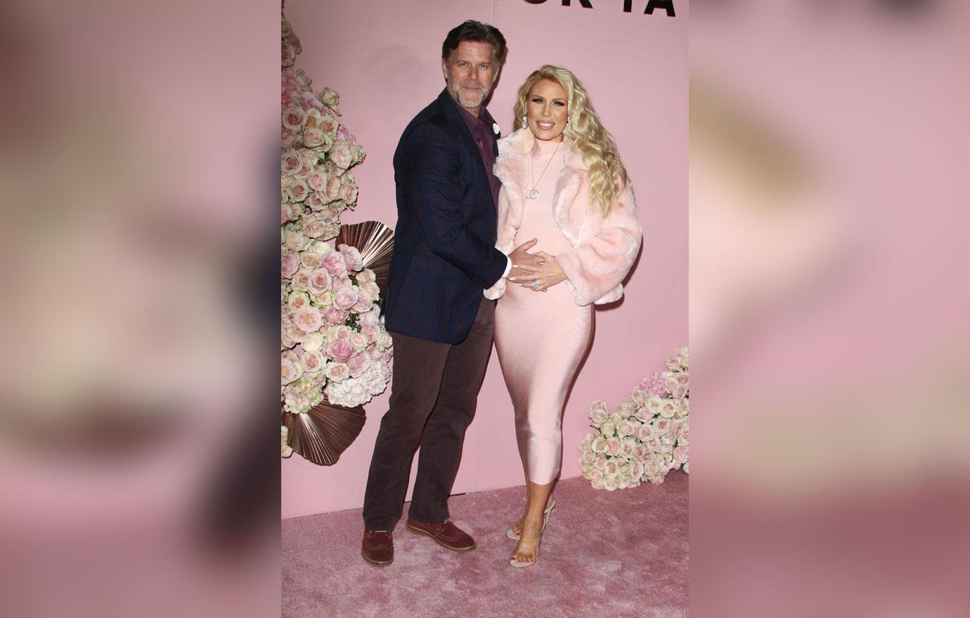 Pregnant Gretchen Rossi Sports Skintight Pink Dress, Puts On Brave Face After Tragedy