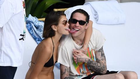 pete davidson shamelessly using new girlfriend kaia gerber to boost career featured
