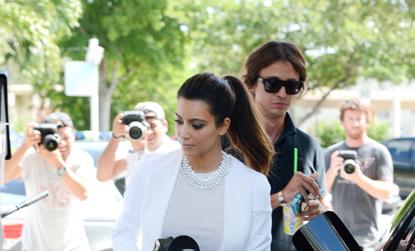 //inf_kim_kardashian_stops_by