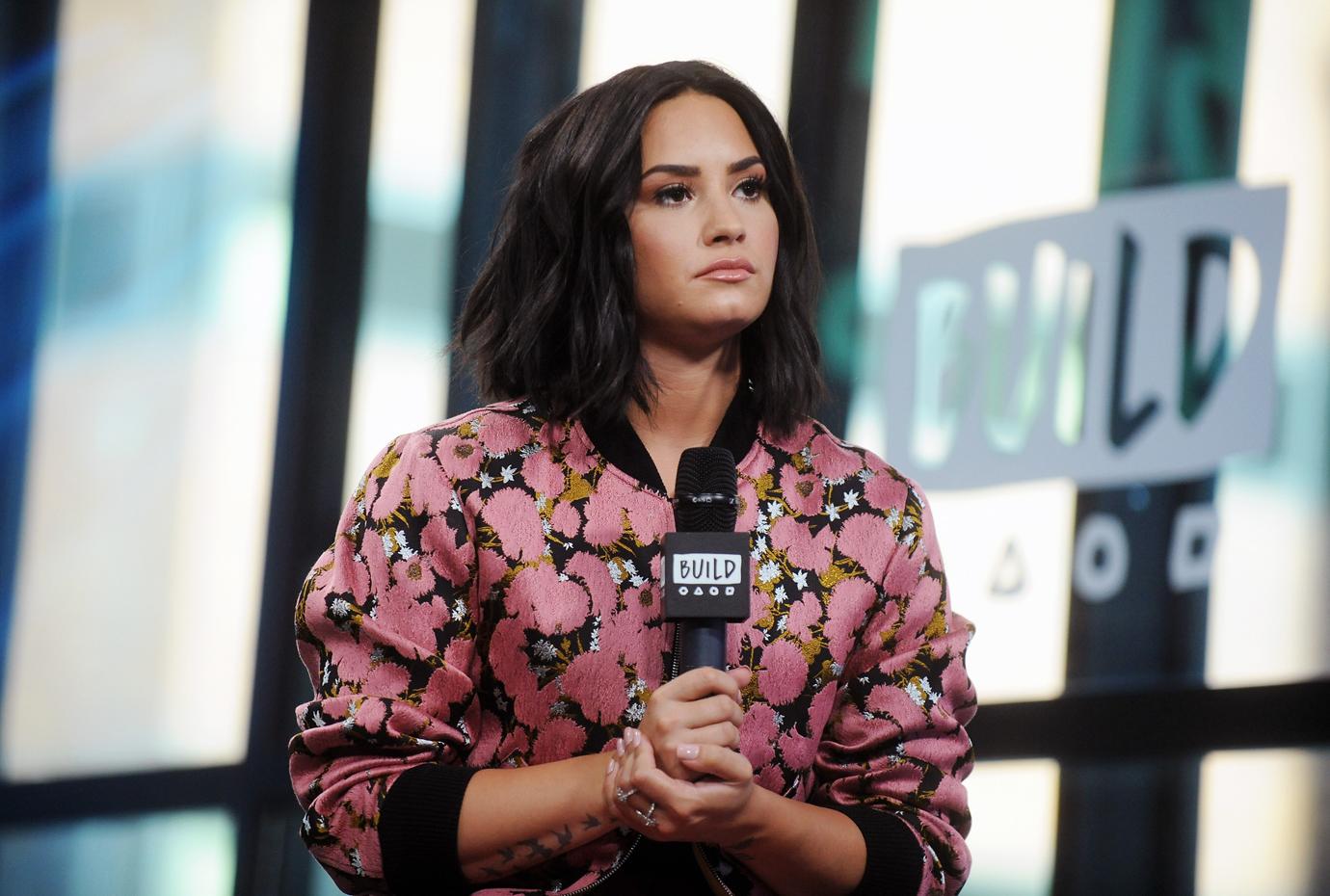 //demi lovato hollywood stars love prayers overdose