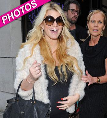 Jessica Simpson Shows Off Her Huge Baby Bump In Skintight Shirt