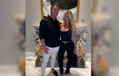 kim zolciak served divorce papers kroy outside georgia home
