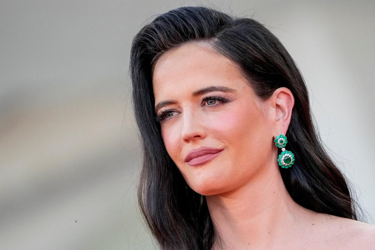 Eva Green's Vesper Lynd becomes a pivotal figure in Bond's life during the events of 'Casino Royale.'