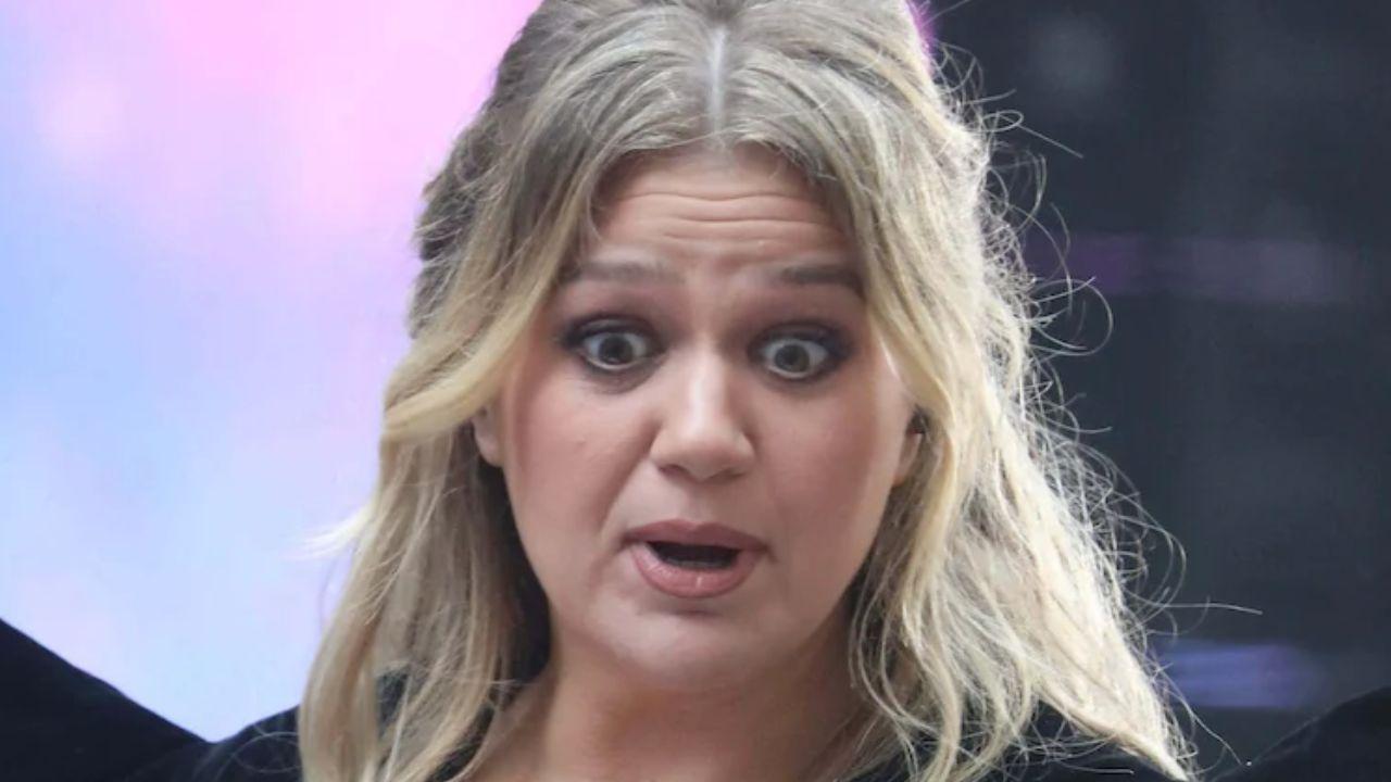 Photo of Kelly Clarkson