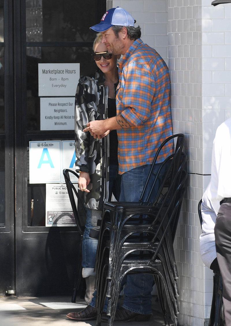 Blake Shelton Gwen Stefani Engaged PDA Kissing Patio Cafe Pics