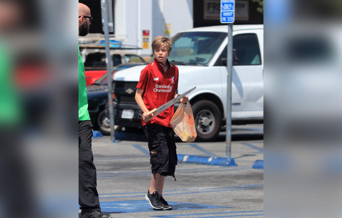 Shiloh Pitt Spotted During Parents Angelina And Brad Divorce