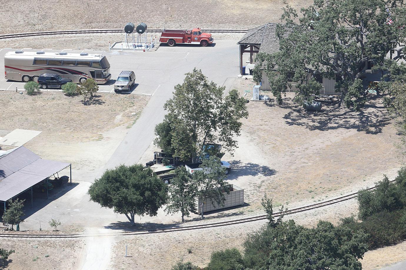 //paris prince blanket abandon neverland ranch