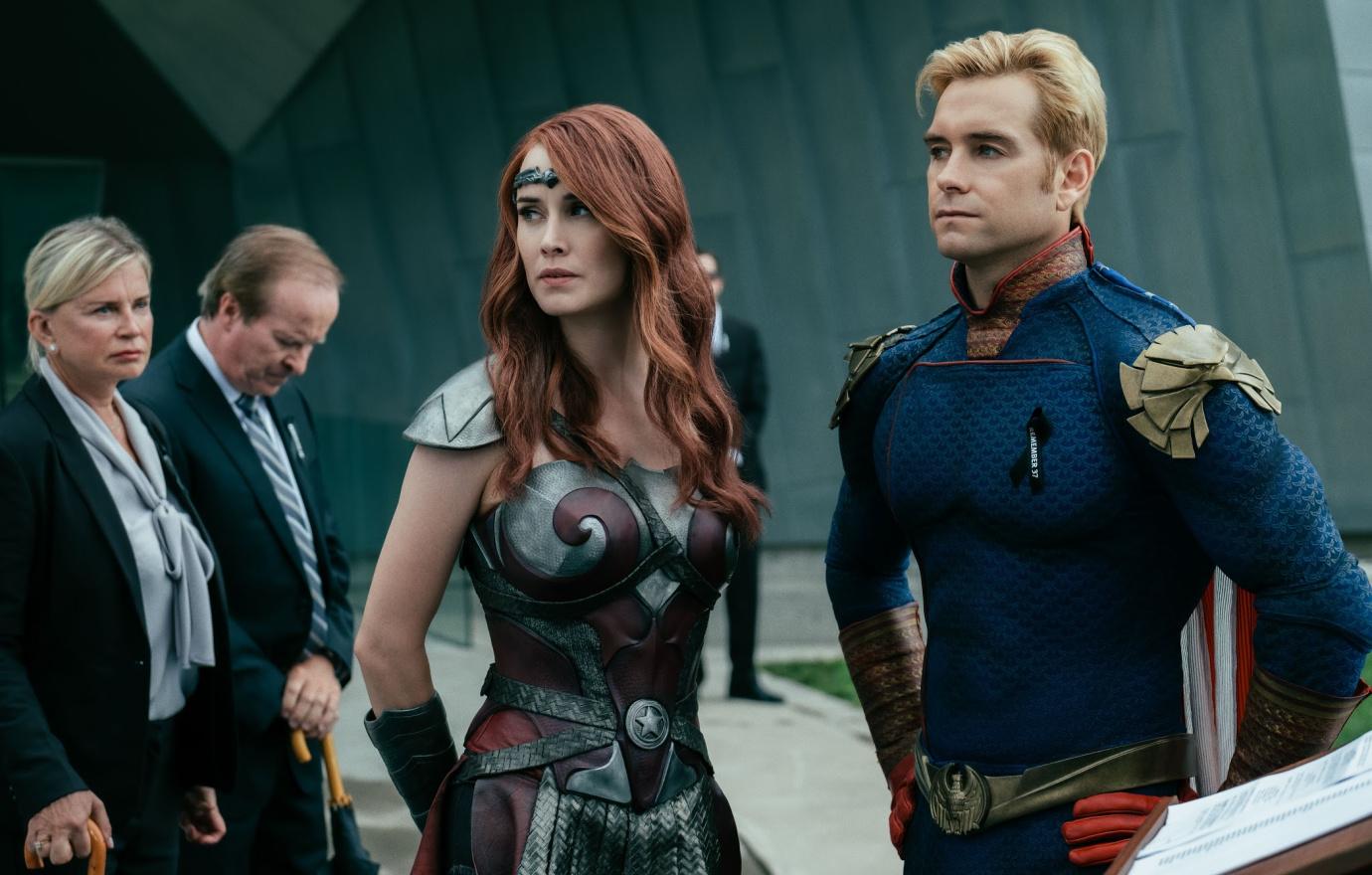 Dominique McElligott as Queen Maeve and Antony Starr as Homelander in The boys