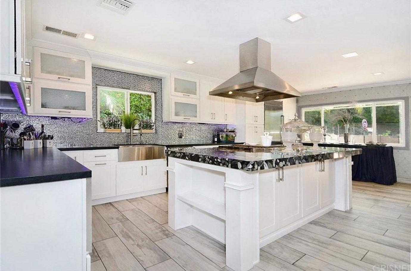 Tori Spelling & Dean McDermott New Rental House