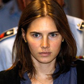 Amanda Knox Attends Mass And Plays Guitar On Eve Of Verdict