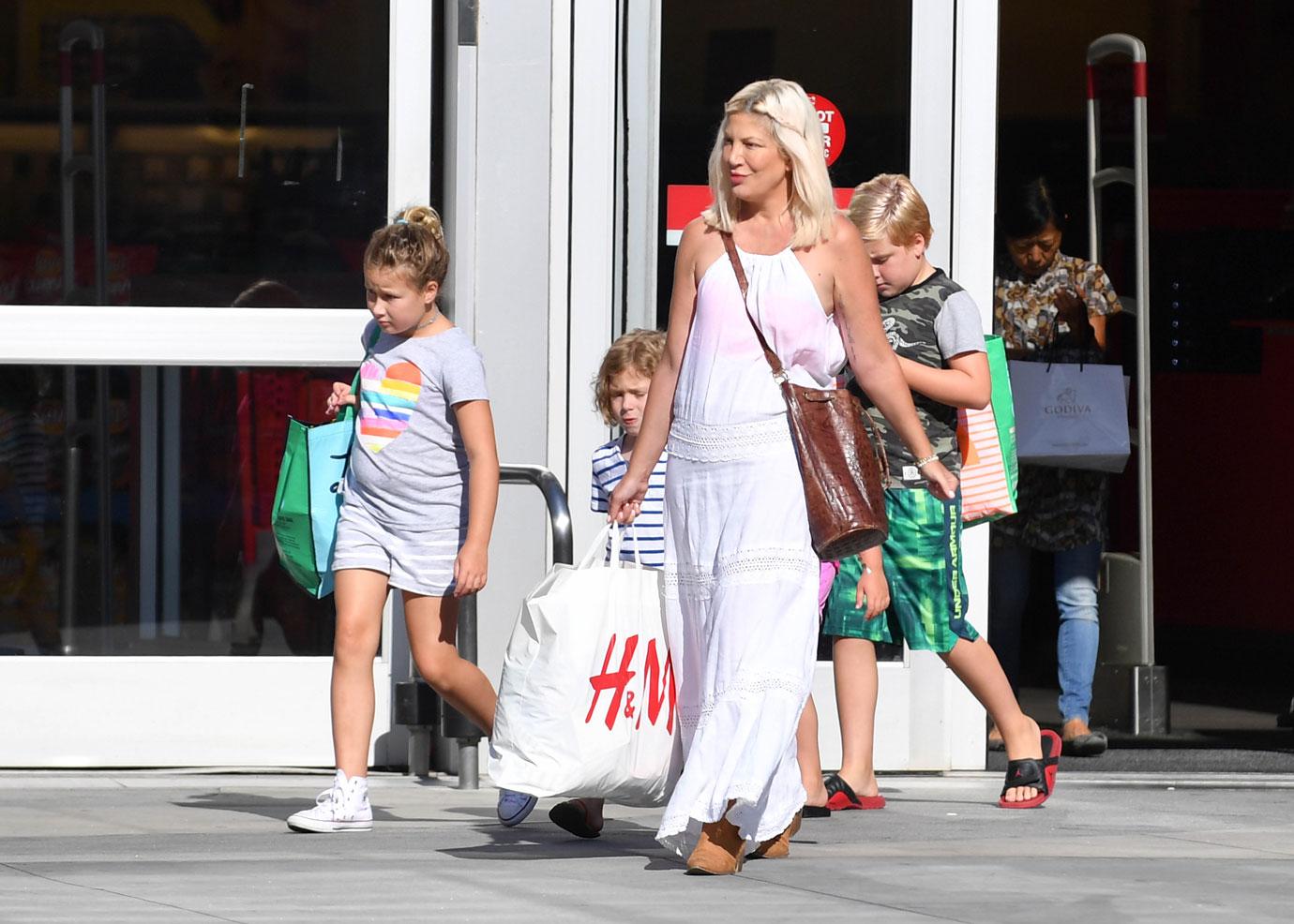 Tori spelling shops target money problems