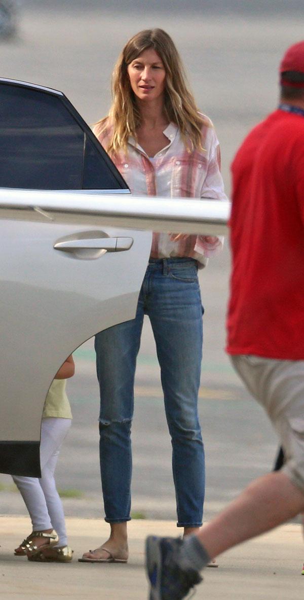 Gisele Bundchen Getting Off Plane