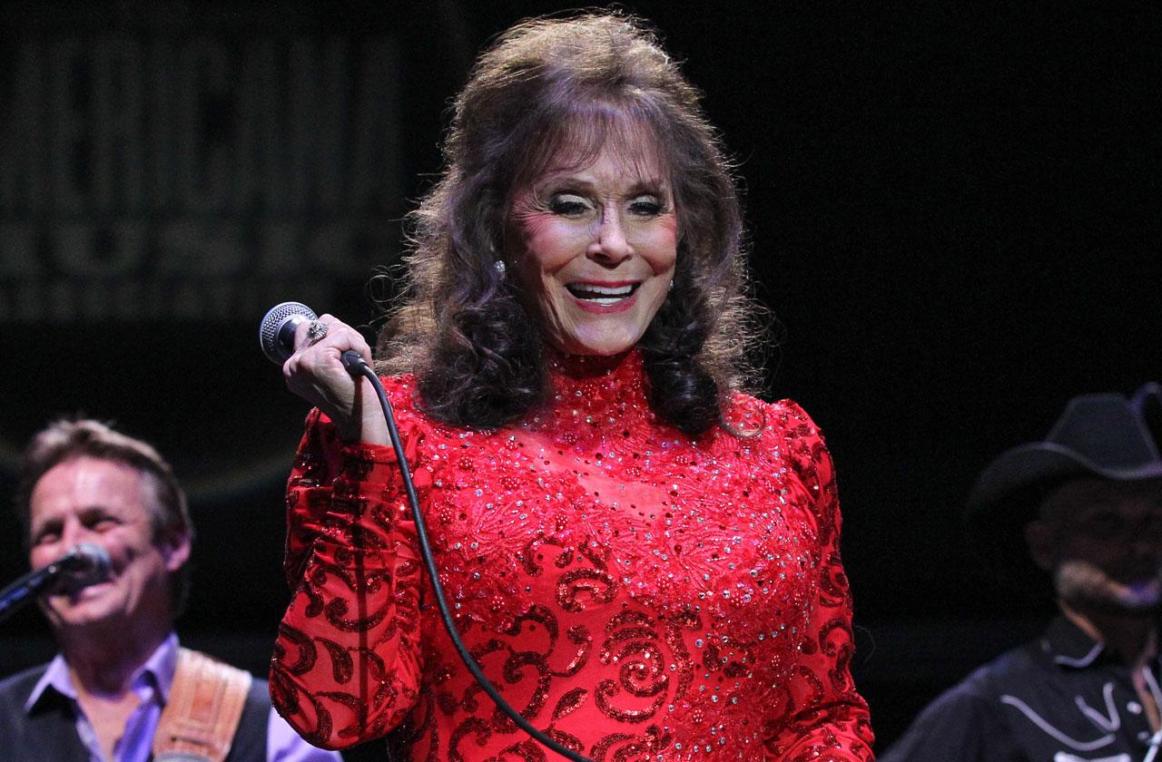 Loretta Lynn Has A Stroke And Rushed To Hospital Country Singers
