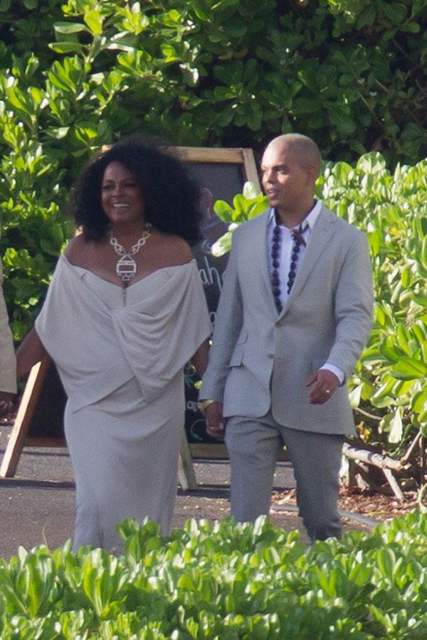 //diana ross at daughters wedding with kids