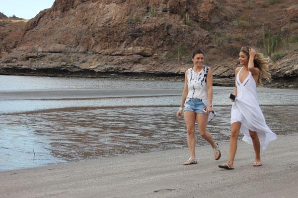 //Alexandra H and Sarah Hyland Palmar Islands Loreto