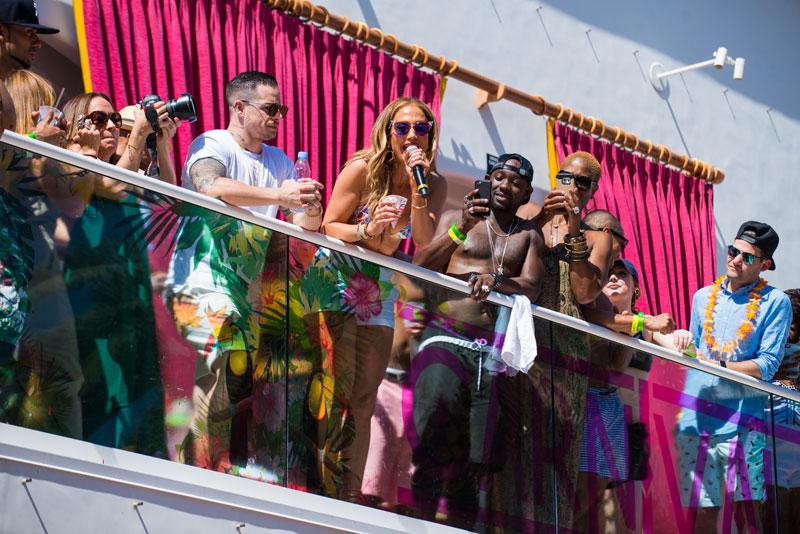 //Jennifer Lopez hosts CARNIVAL DEL SOL at Drais