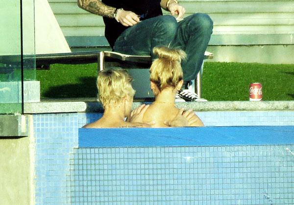 //justin bieber hailey baldwin swimming pool