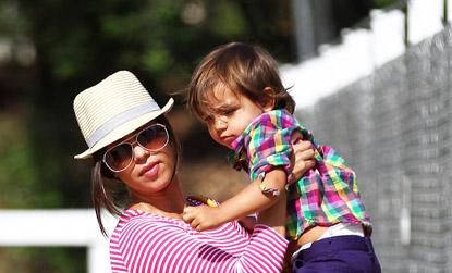 //kourtney kardashian pregnant _