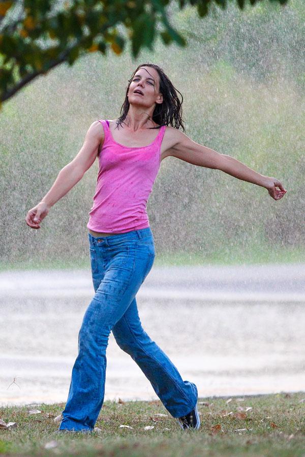 Lettin Loose Katie Holmes Dances In The Rain On Set Of New Film All 