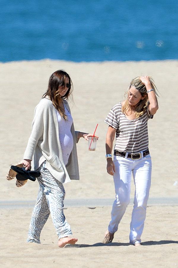 Jessica Biel Pregnant Beach Walk