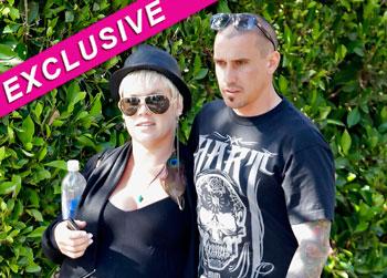 //pink_pregnant_ _splashnews