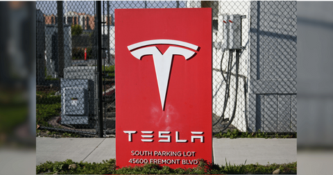 elon musk tesla under investigation